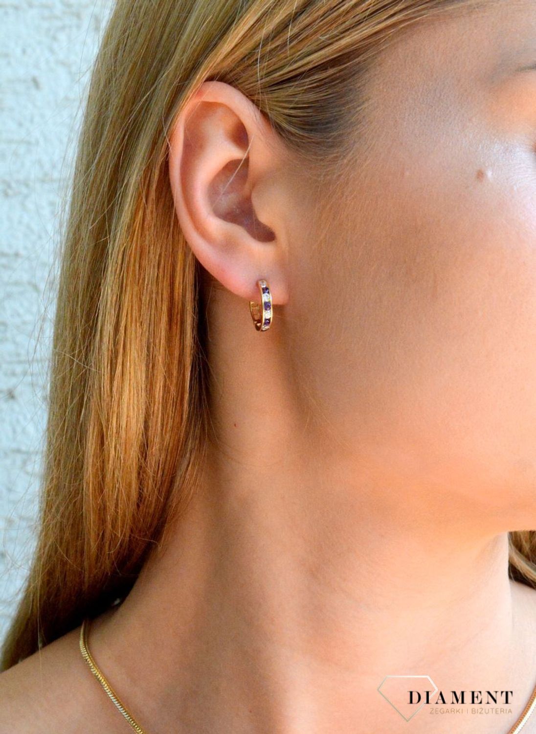 Złote kolczyki koła wysadzane fioletowymi i białymi cyrkoniami KL 1269E.jpg